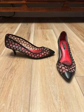 Charles Jourdan Black Honeycomb Mesh Pointed Toe Kitten Heel Pumps Size 7.5M